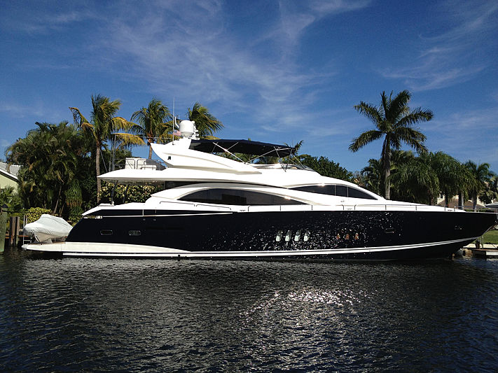 El Tio yacht in marina