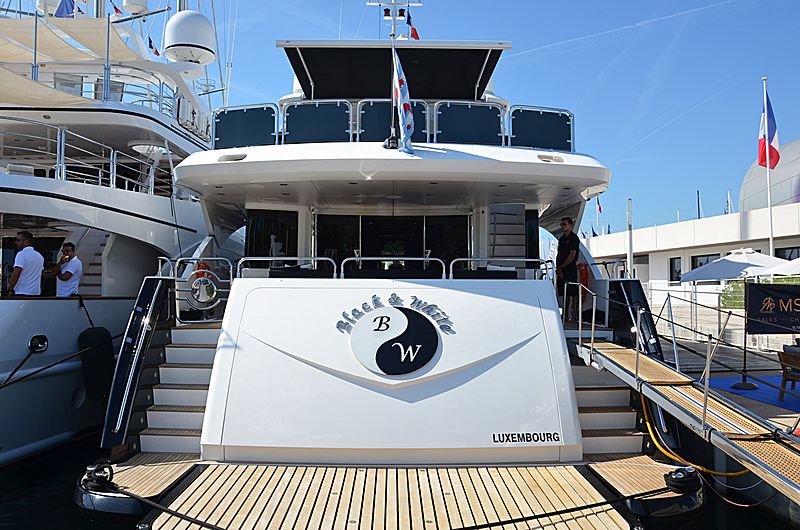 Black & White yacht in Port Canto