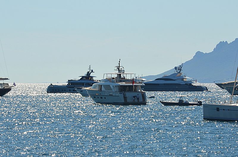 Elmo of London yacht anchored off Cannes