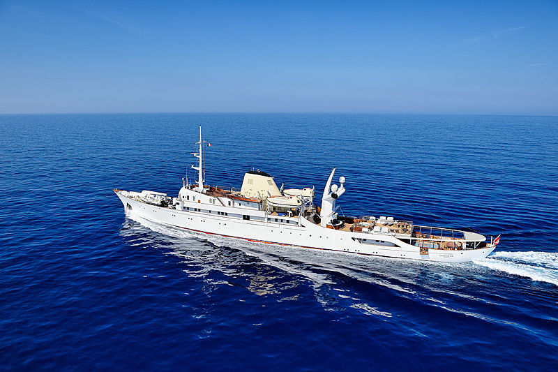 Christina O yacht cruising