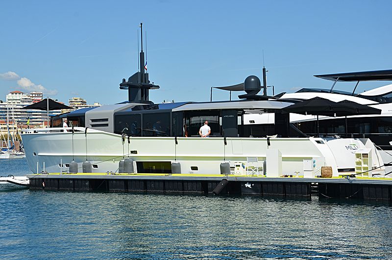 Milu yacht in Cannes