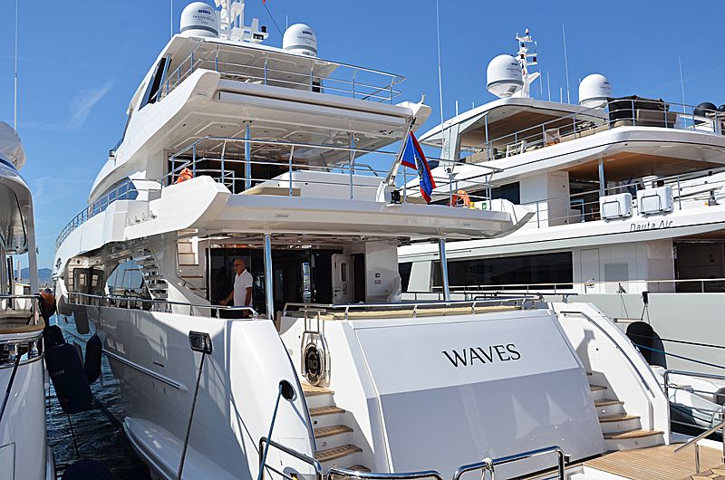 Waves yacht in Cannes