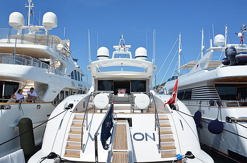 Veyron yacht in Port Canto