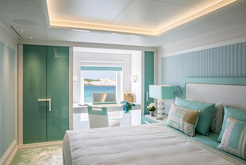Madsummer yacht st