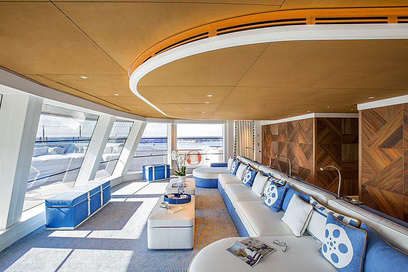 Madsummer yacht lounge