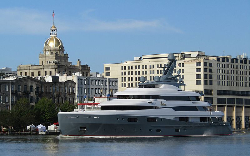 68m yacht Aviva moored