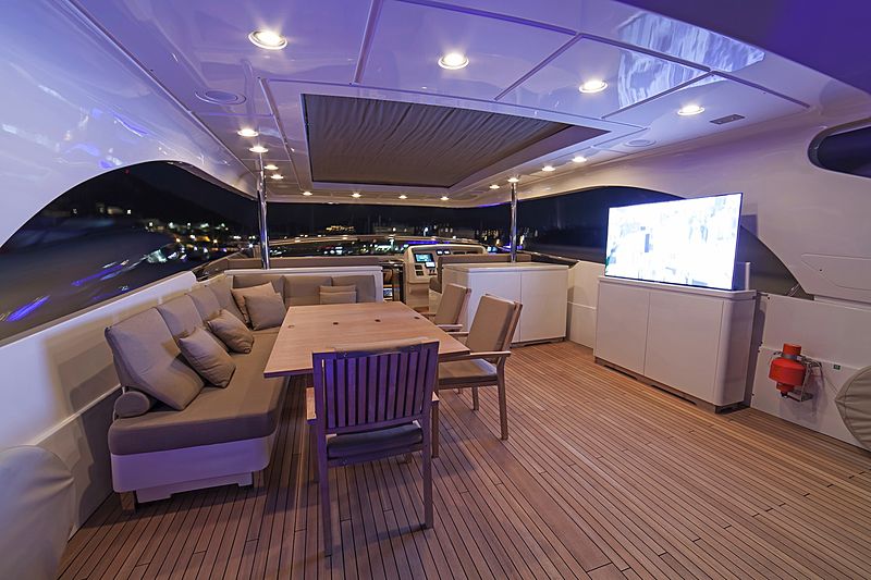 Panthours yacht sundeck