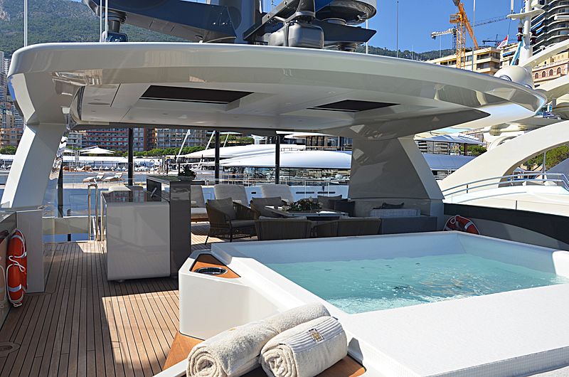 Bintador yacht sundeck