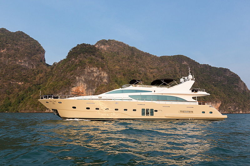 Mia Kai yacht cruising