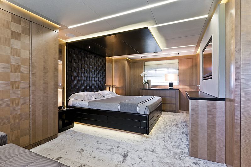 Le Caprice IV yacht stateroom