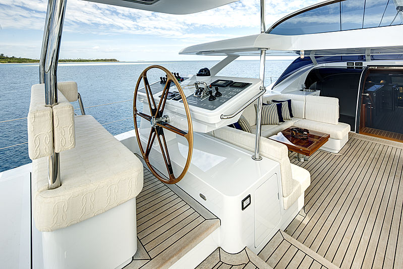 Encore yacht helmstation
