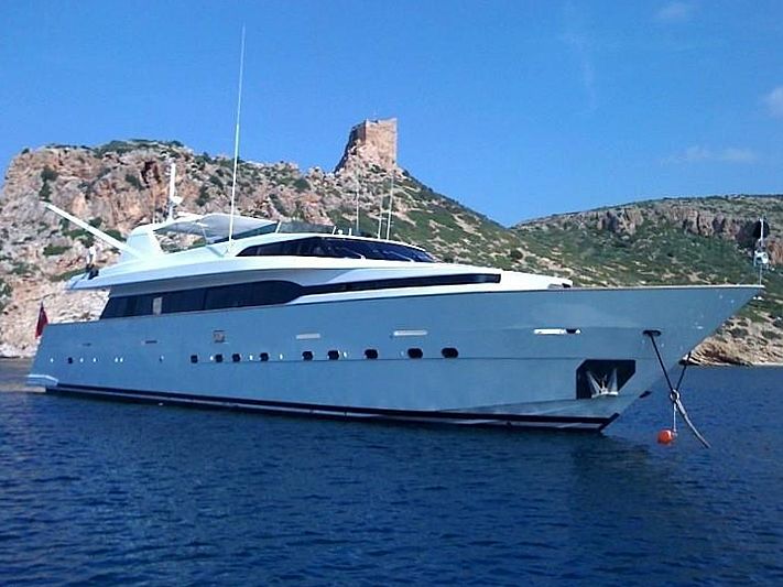 Kenayl yacht anchored