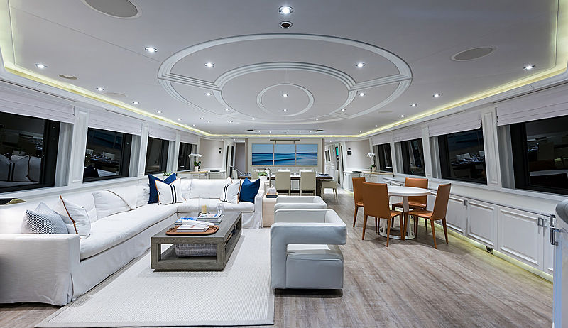Boxer yacht saloon