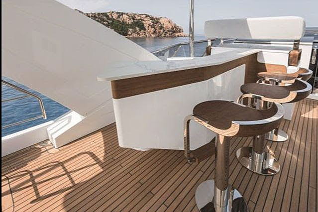 R.Darenben yacht flybridge