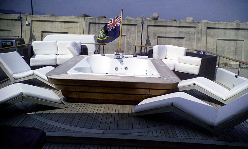 Giava yacht deck