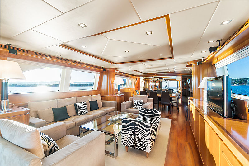 Luisamay yacht saloon