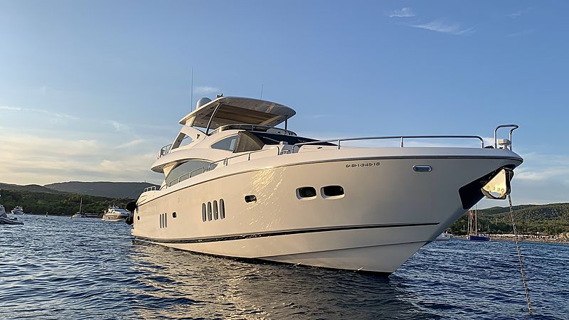 Li-Jor yacht bow