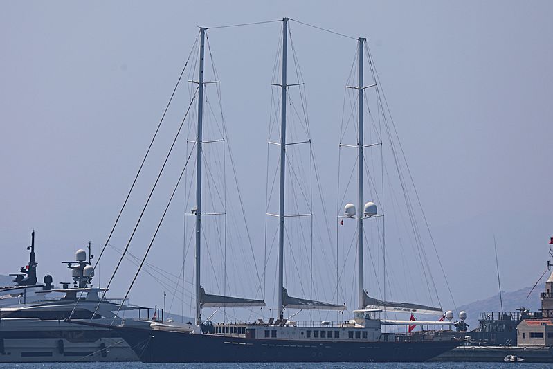 Hazar Yıldızı yacht in marina