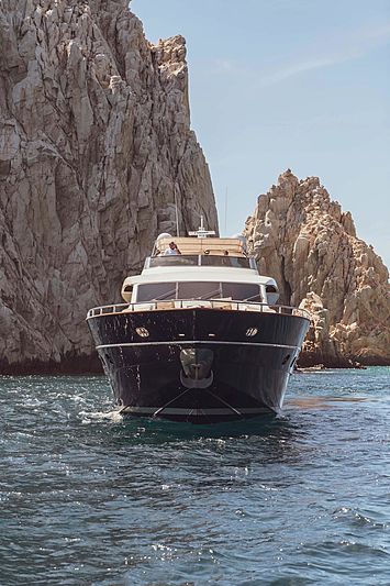Catari yacht bow