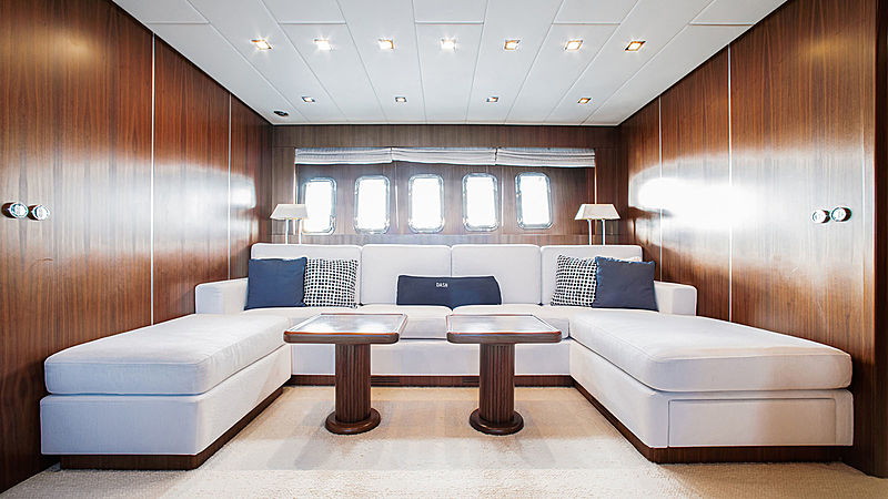 Dash yacht lounge