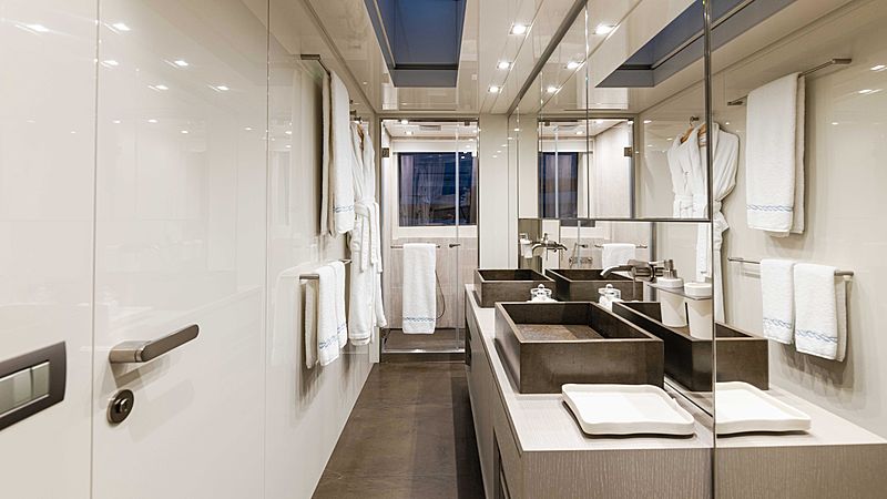 Arkadia yacht bathroom