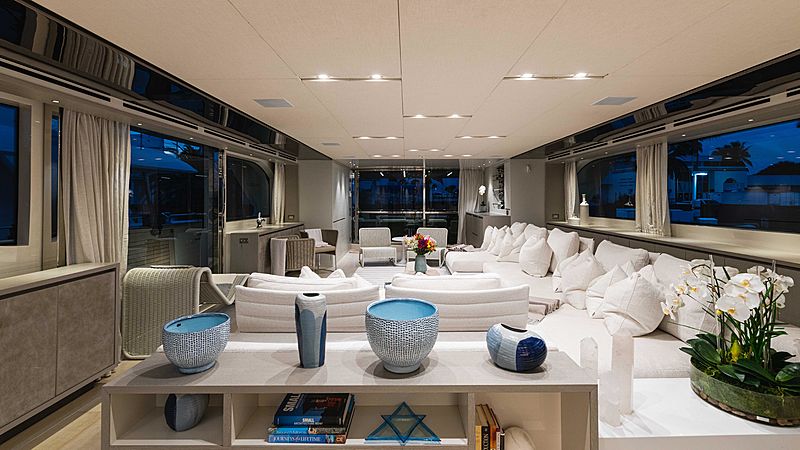Arkadia yacht saloon