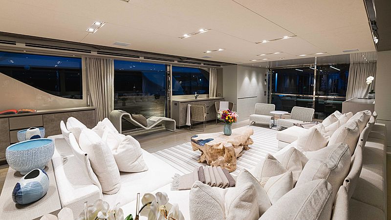 Arkadia yacht saloon