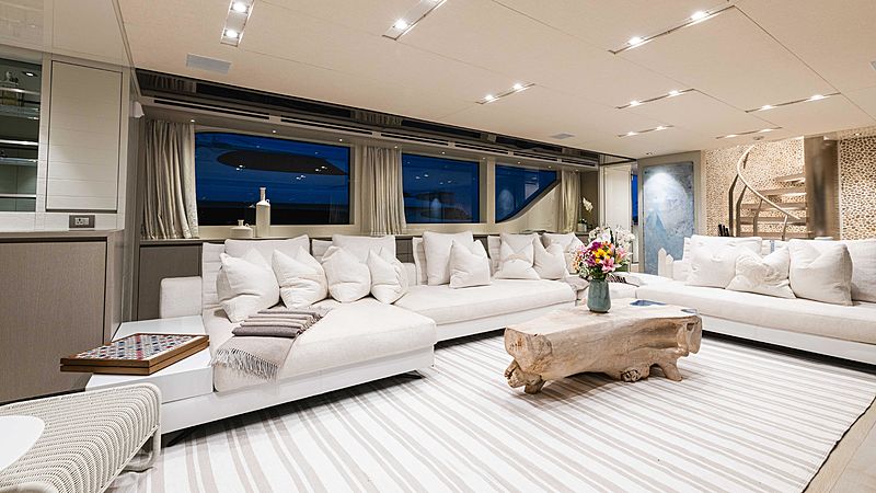 Arkadia yacht saloon