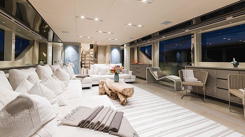 Arkadia yacht saloon