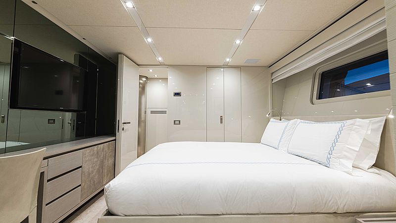Arkadia yacht stateroom