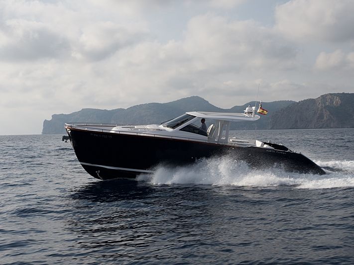 44 Ibiza Wa tender cruising