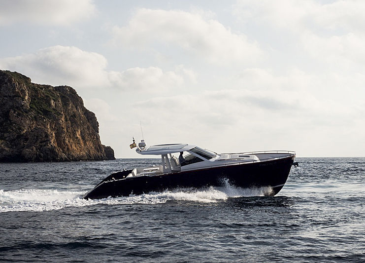 44 Ibiza Wa tender cruising