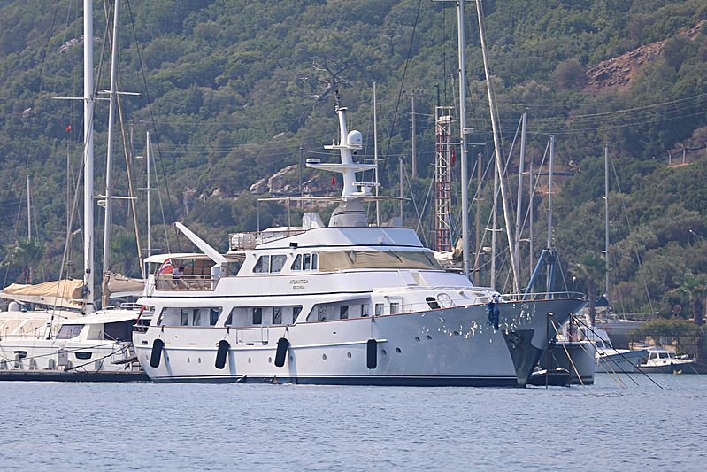 yacht atlantica seconda