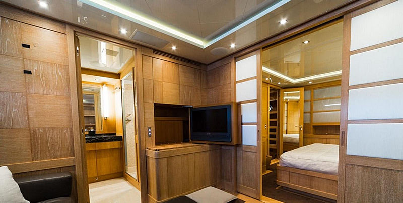 Zoo yacht interior