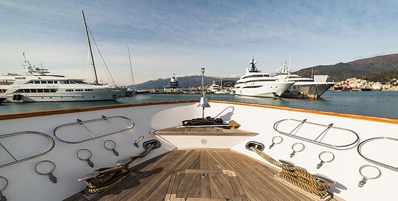 Zoo yacht foredeck