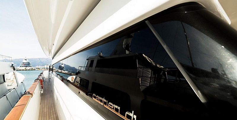 Zoo yacht sidedeck