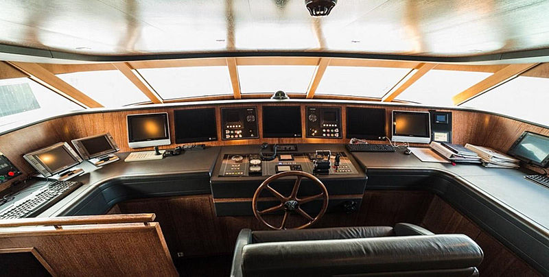 Zoo yacht interior