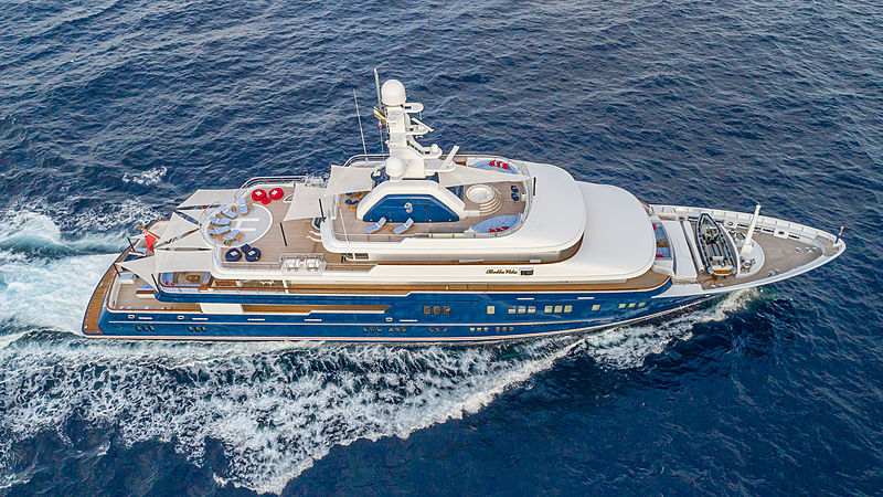 Bella Vita yacht cruising