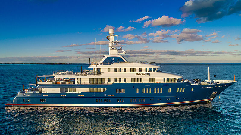 Bella Vita yacht anchored