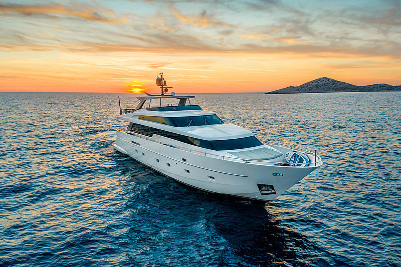 Casa yacht exterior