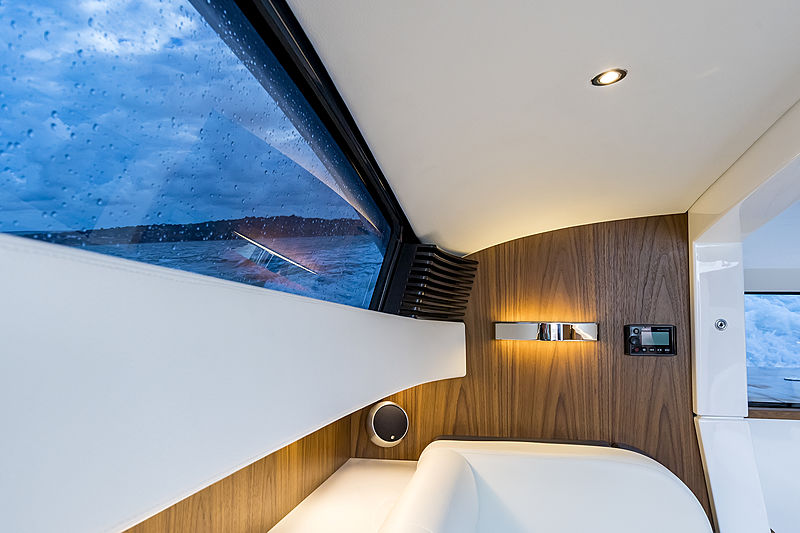 Pascoe 8.00M Limousine tender interior