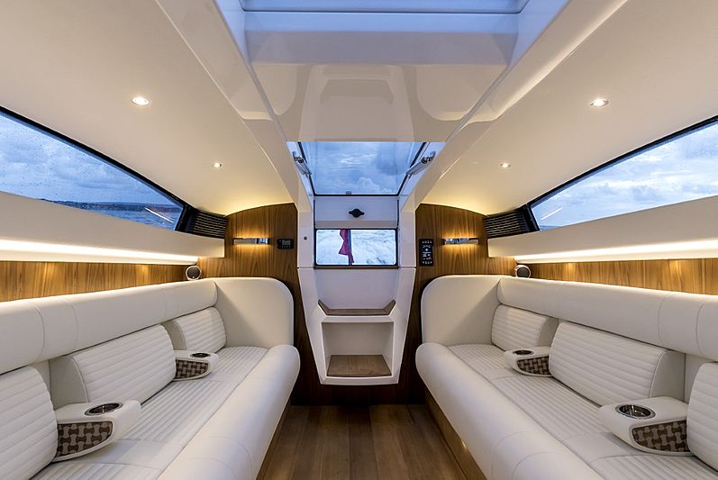 Pascoe 8.00M Limousine tender interior