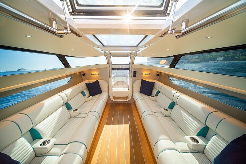 Pascoe Limousine 9.6 - 10.6m SL tender interior