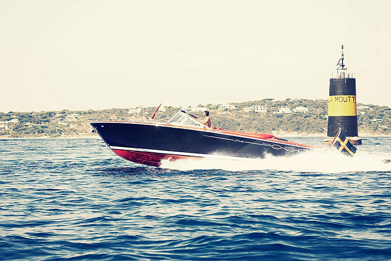 J Craft 42 Torpedo tender cruising