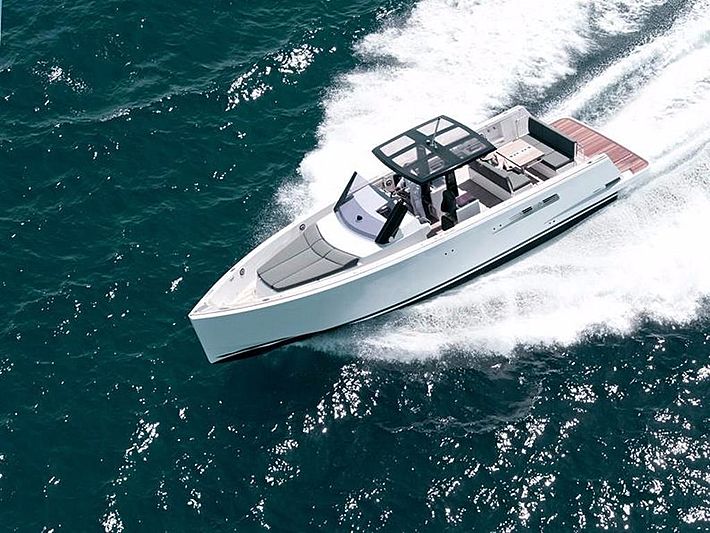 Fjord 40 Open Tender cruising