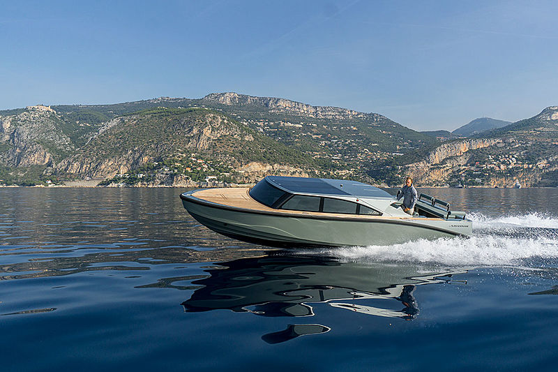 XTENDERS 9.3M CONVERTIBLE LIMOUSINE tender Xtenders