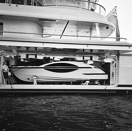 Xtenders 8.00M Limousine tender onboard