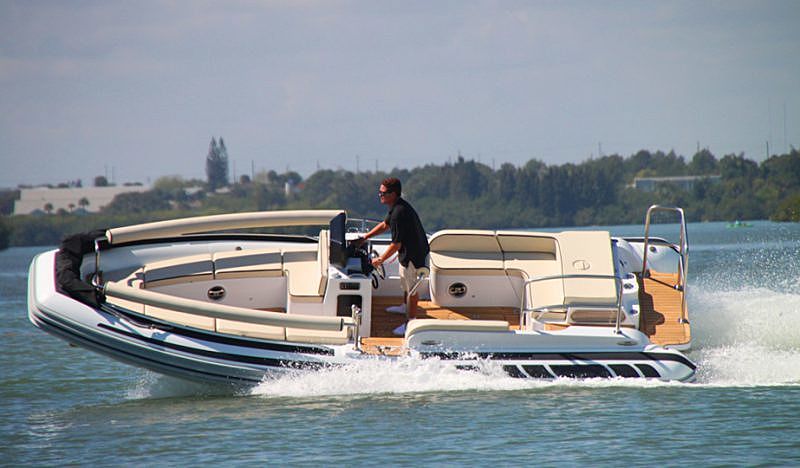 NOVURANIA LAUNCH 750 tender Novurania