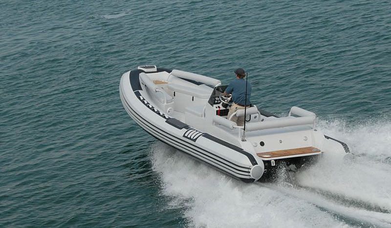Novurania Launch 700 tender cruising