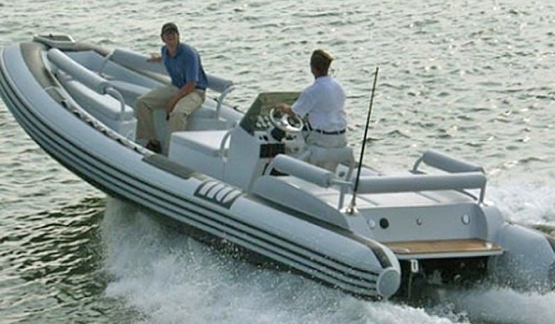 Novurania Launch 600 tender cruising